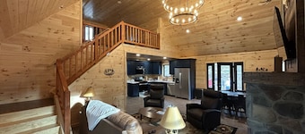 New Mountain Cabin, dark skies, and great views!
