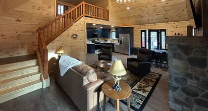 New Mountain Cabin, dark skies, and great views!
