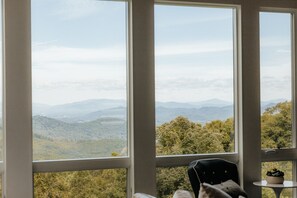 Interior - Private Luxe Mountain View Getaway - 25 minutes to Downtown Asheville (Candler)