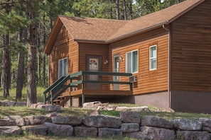 Deluxe Cabin, 2 Bedrooms, Non Smoking, Kitchen | Exterior - HTR Black Hills (Rapid City)