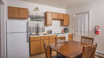 Deluxe Cabin, 1 Bedroom, Non Smoking, Kitchen | Private kitchen