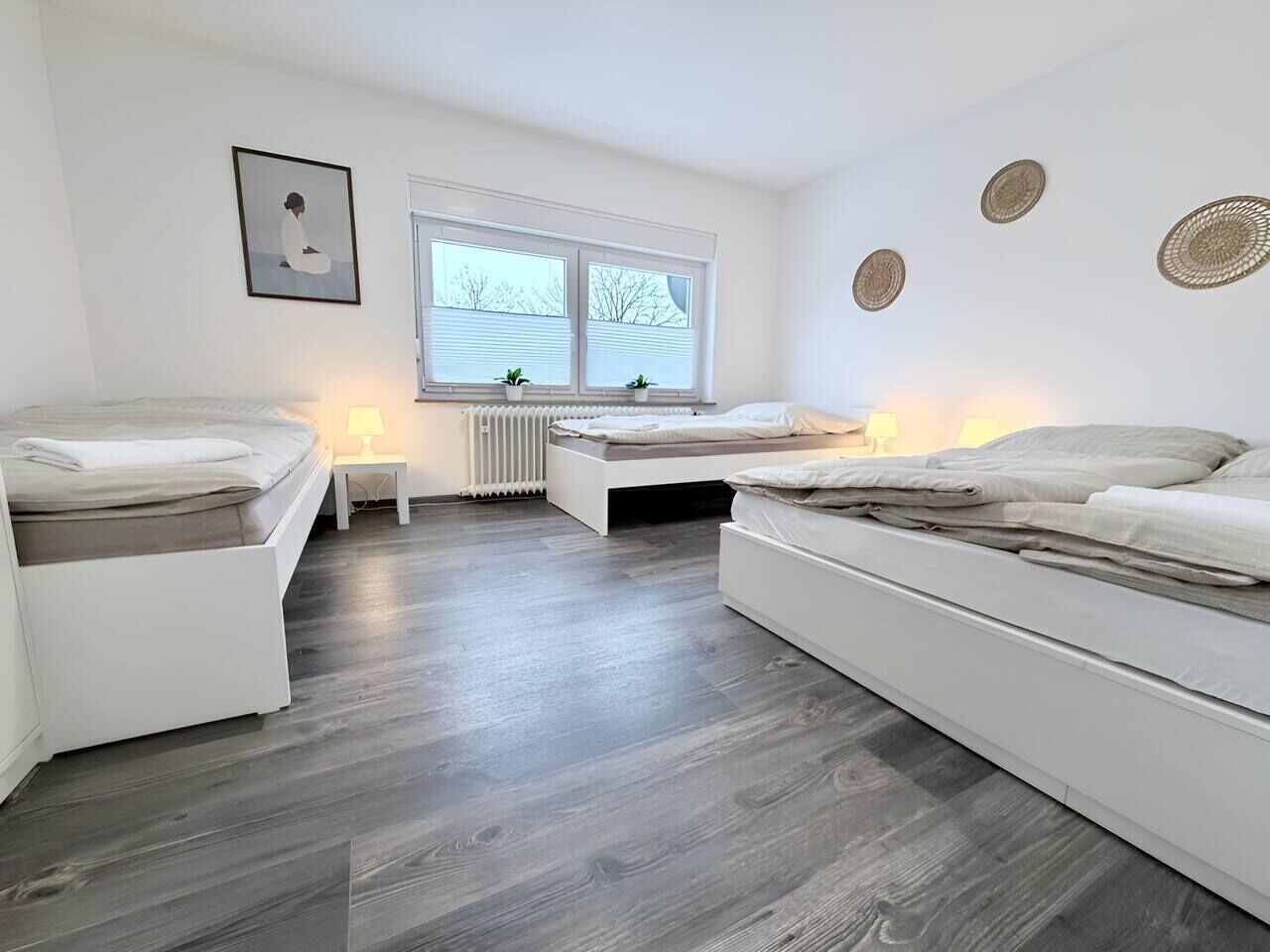 Tabla de planchar con plancha, wifi y ropa de cama 