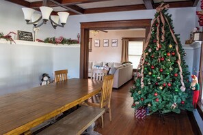 Dining - 4BR- Downtown Christmas Home (Millersburg)