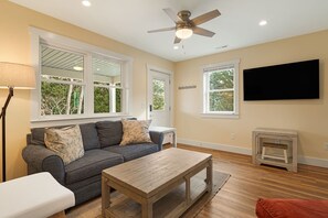 TV - Serene Fairview Escape (Fairview)