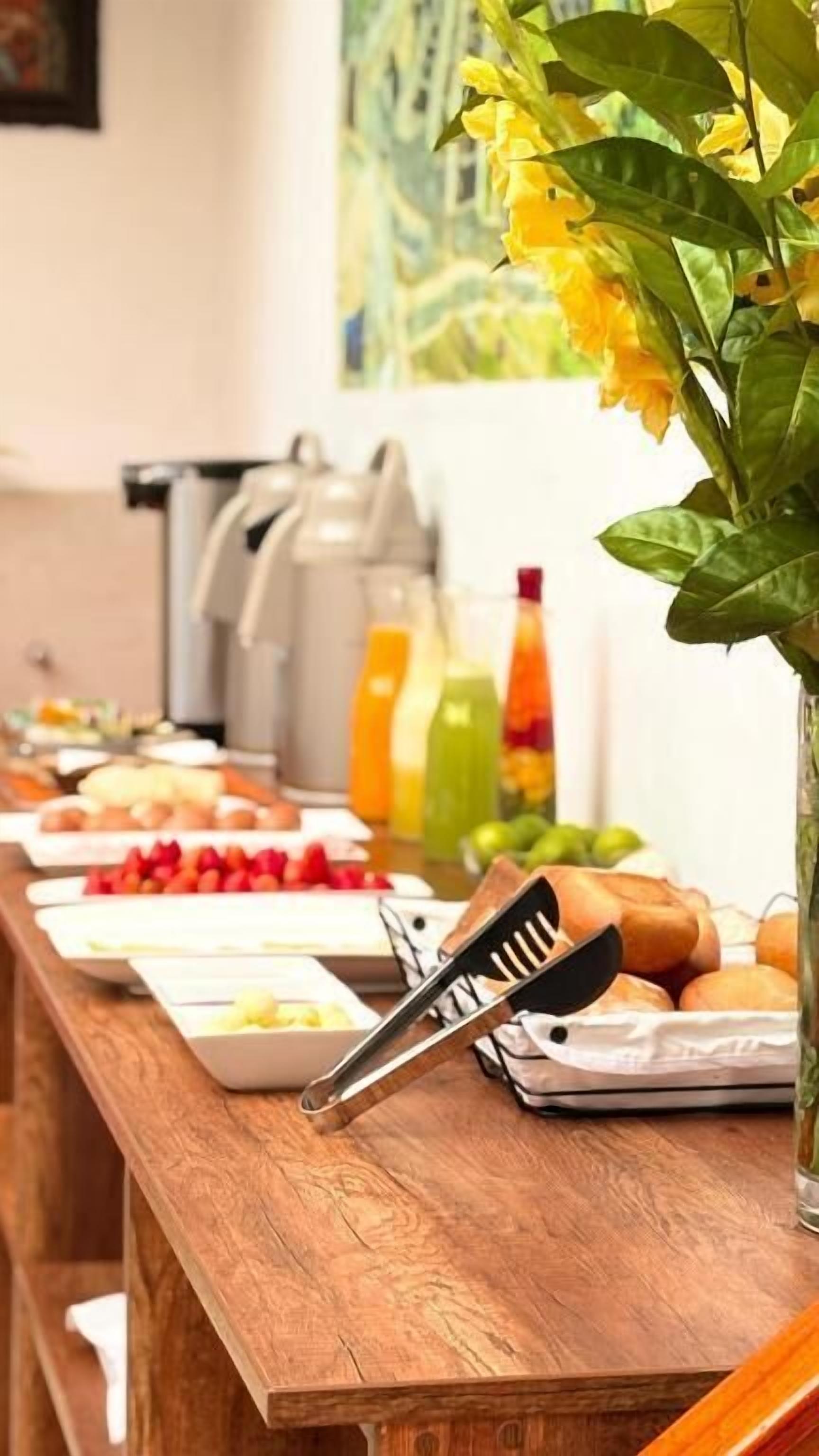 Café da manhã continental grátis todos os dias