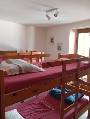 2 makuuhuonetta, Wi-Fi, vuodevaatteet