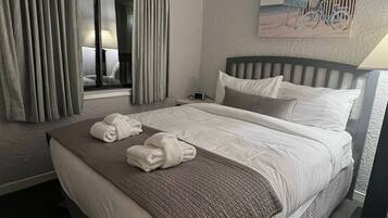 Iron/ironing board, WiFi, bed sheets