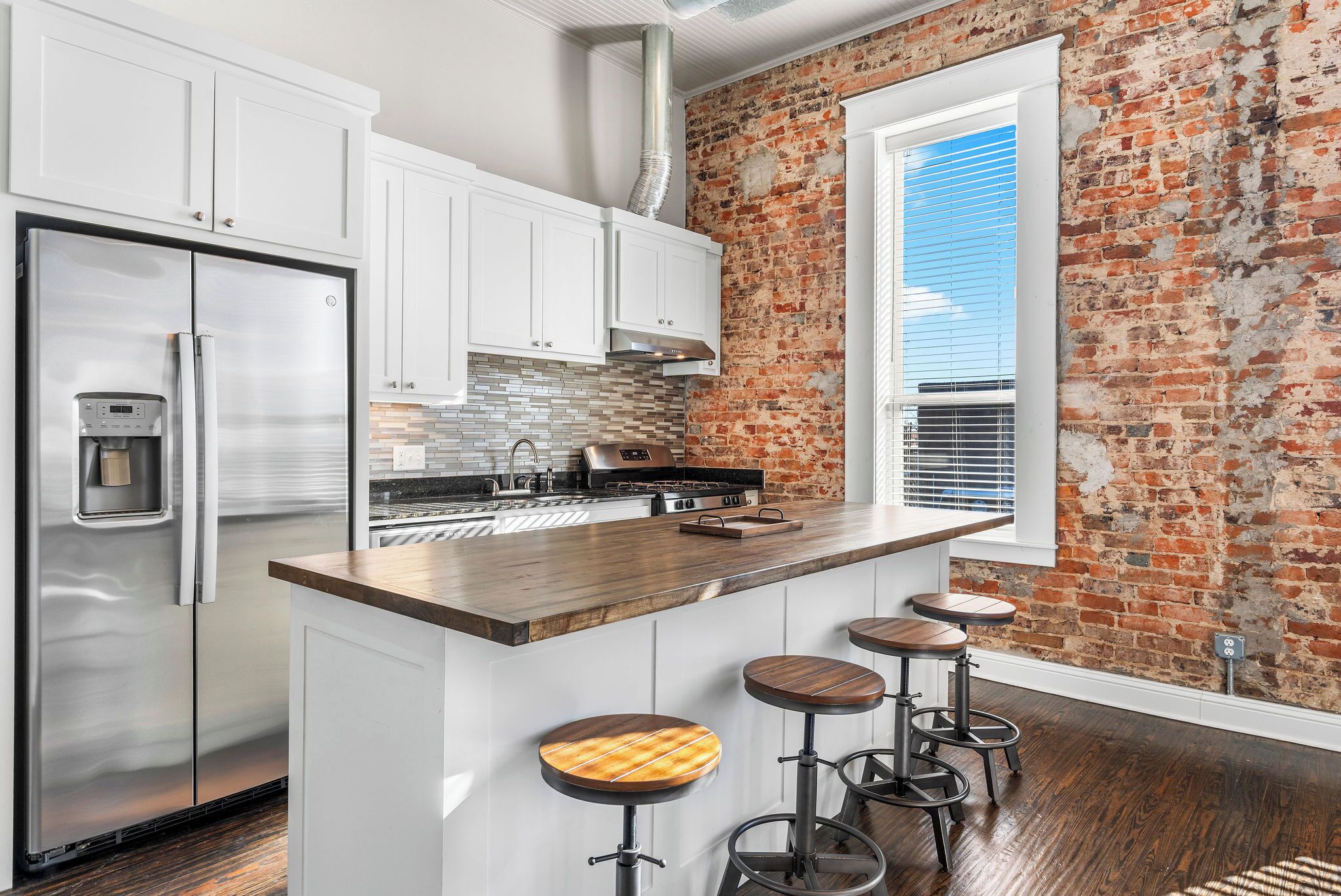 Micro-ondes, four, plaque de cuisson, lave-vaisselle