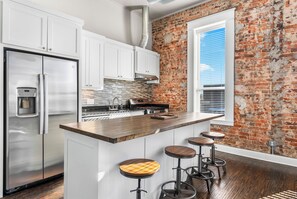 Microondas, horno, parrilla de estufa y lavavajillas 