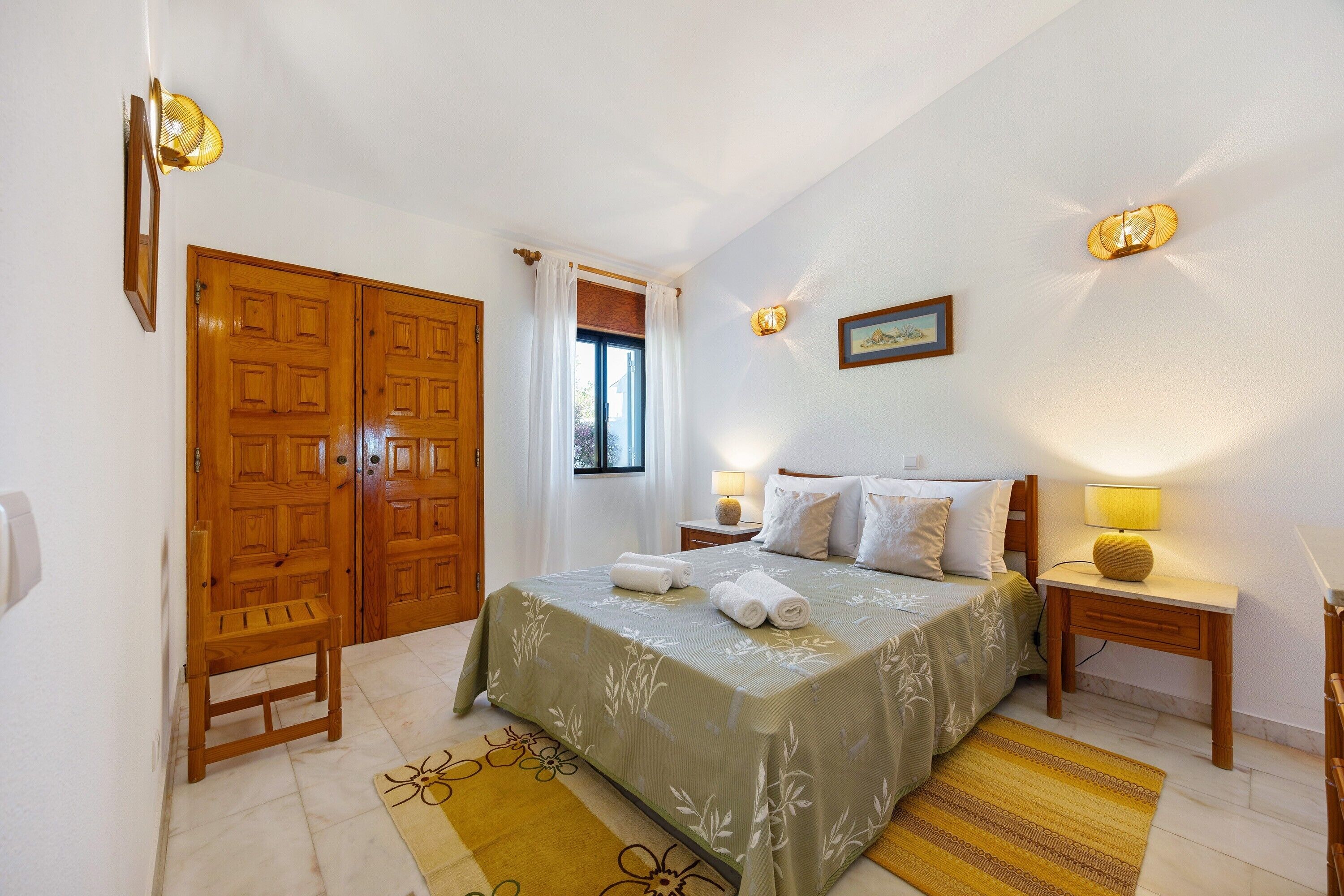 Ferros/tábuas de passar roupa, Wi-Fi, roupa de cama