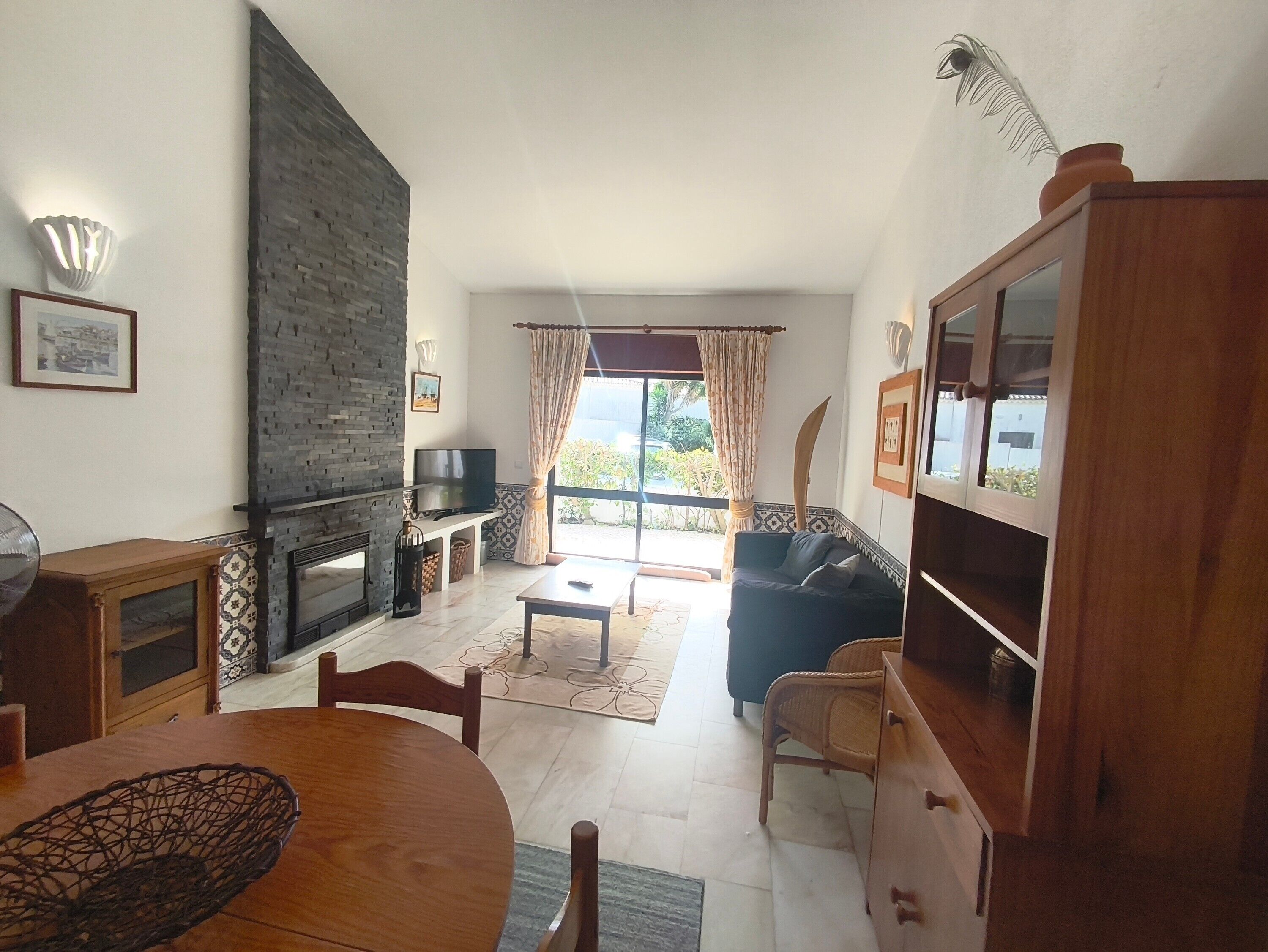 Télévision, cheminée