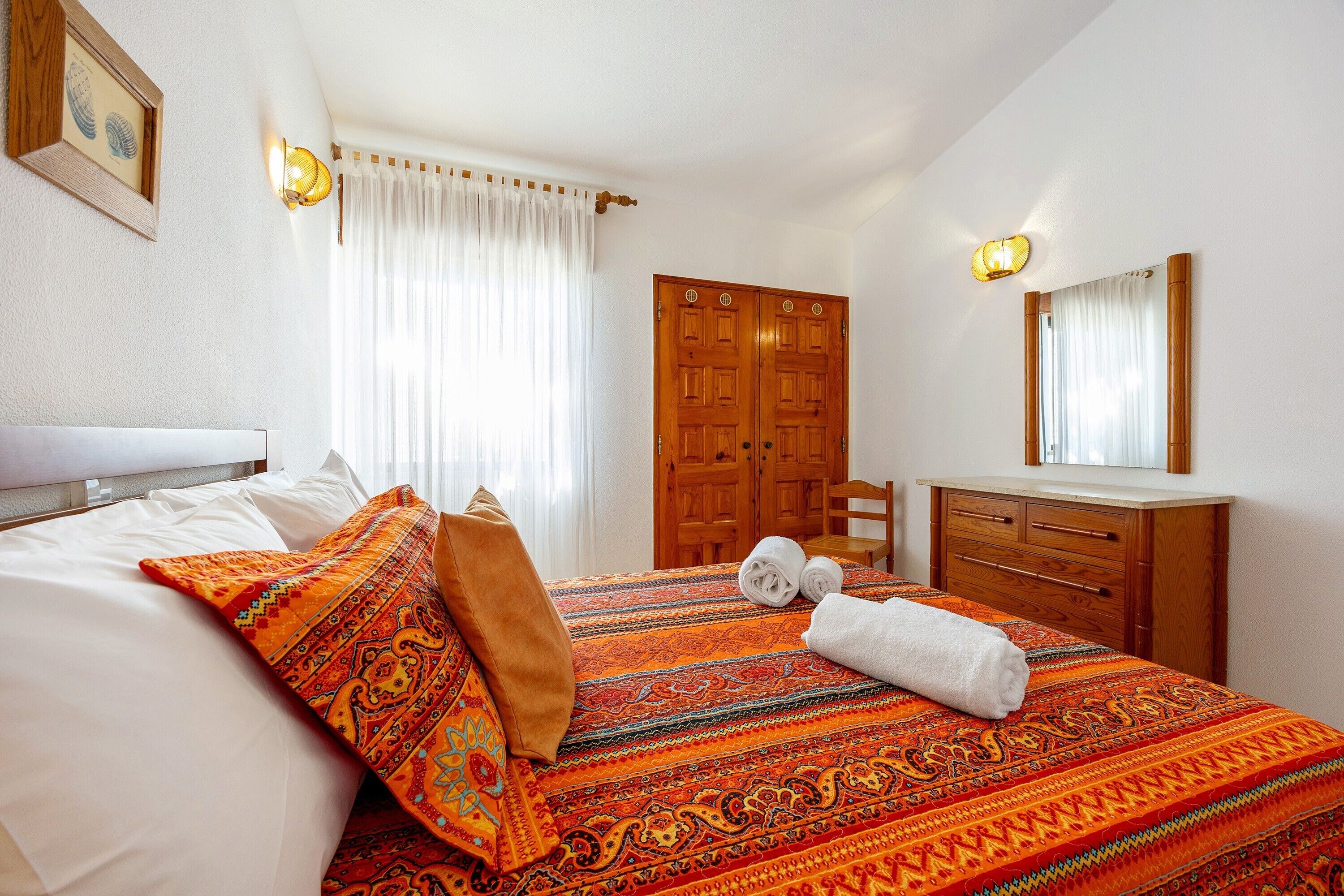 Iron/ironing board, WiFi, bed sheets