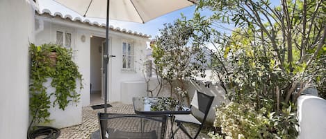 屋外ダイニングエリア