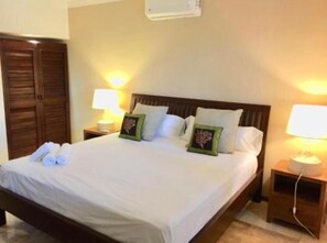 3 bedrooms, iron/ironing board, WiFi, bed sheets - VILLA BALI 10 MINUTES FROM JUAN DOLIO BEACH (Playa Juan Dolio)