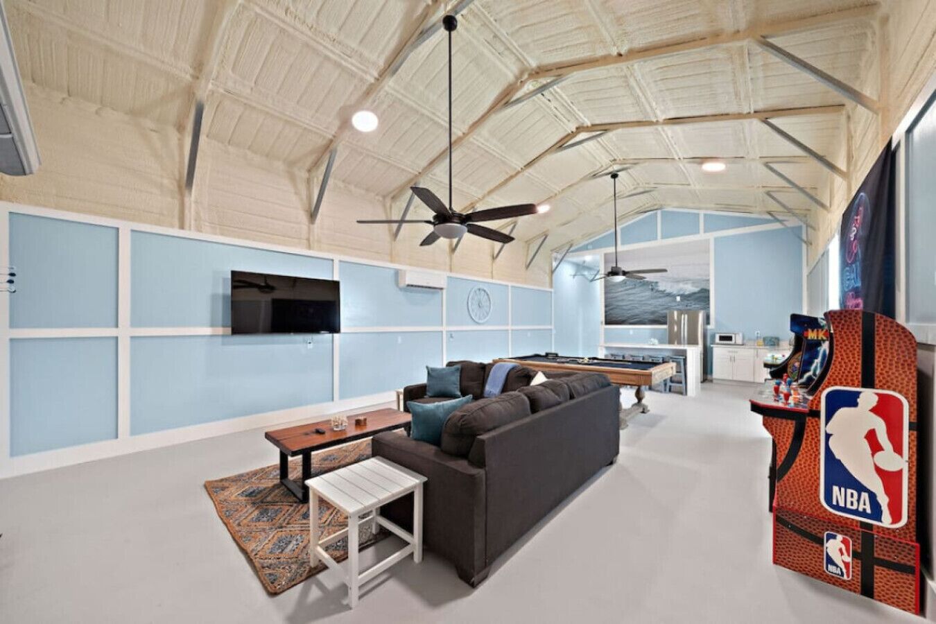 Televisión, videojuegos, futbolito y tenis de mesa 