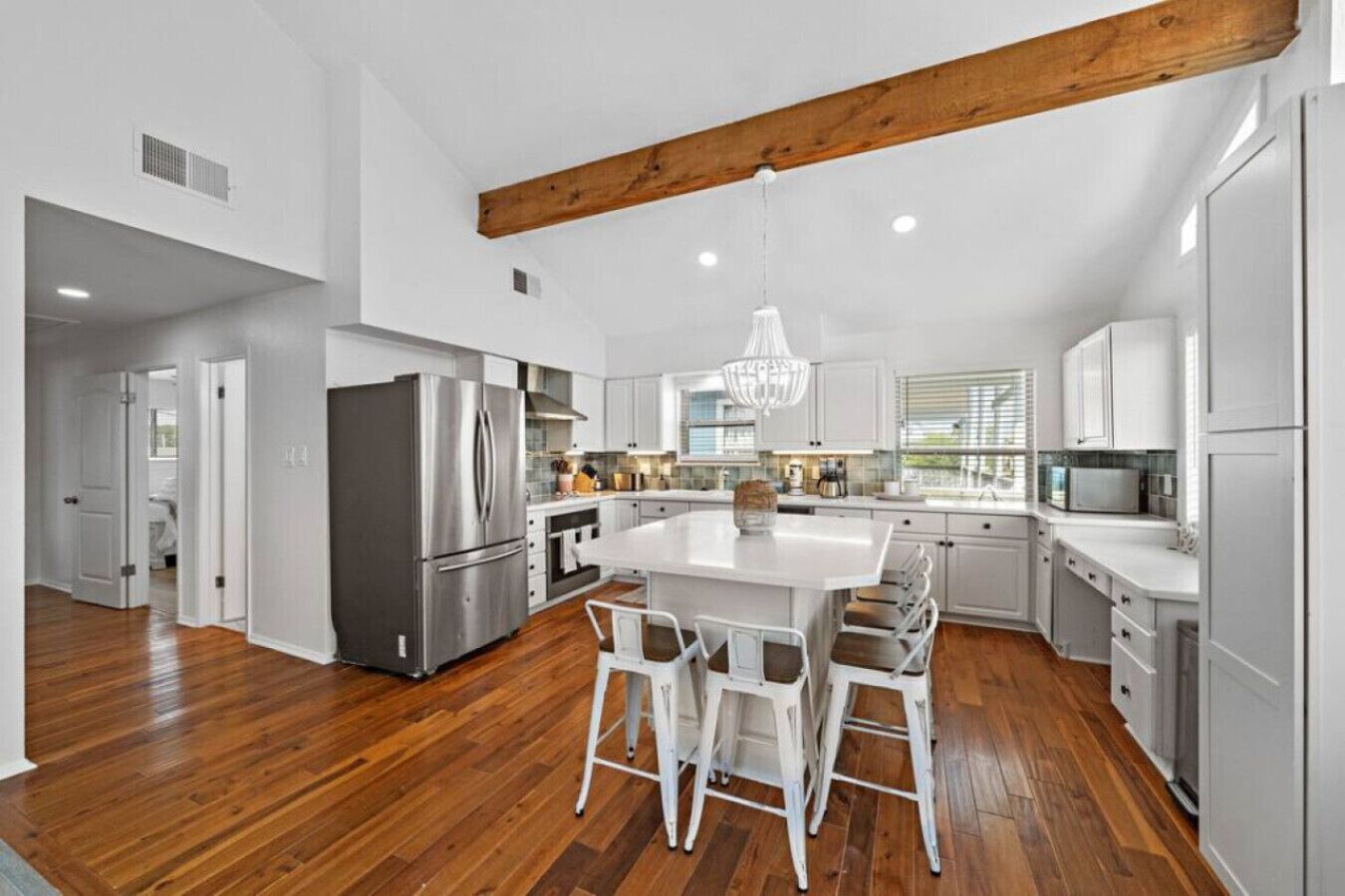 Frigorifero, microonde, forno, piano cottura