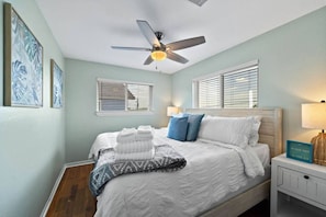 Desk, iron/ironing board, travel cot, WiFi - Canal Home with Two Docks and Large Gameroom (Surfside)