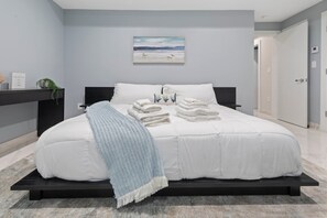 Tabla de planchar con plancha, wifi y ropa de cama 