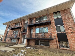 Comfort Apartment, Courtyard View | Exterior - Overton Apartments (Kansas City)