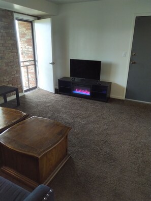 Comfort Apartment, Courtyard View | Interior - Overton Apartments (Kansas City)