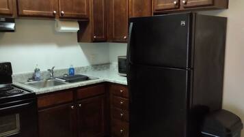 Comfort Apartment, Non Smoking, Courtyard View | Private kitchen | Full-sized fridge, microwave, oven, stovetop