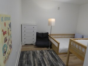 3 bedrooms, WiFi, bed sheets - Serene condo in charming Silverthorne perfect for getaway & heated Garage (Silverthorne)