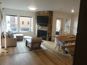 TV, fireplace - Serene condo in charming Silverthorne perfect for getaway & heated Garage (Silverthorne)