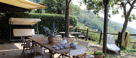 Villa, sjøutsikt | Utendørsservering