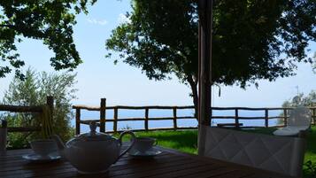 Villa, sjøutsikt | Utendørsservering