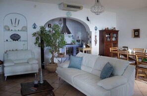 Villa, vista mare | Area soggiorno