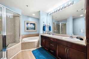 Shower, jetted bath, towels - Dolphin Views! Laketown Wharf - 7th Floor! (Panama City Beach)