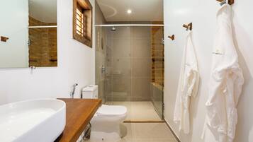 Superior Suite, Garden View | Bathroom