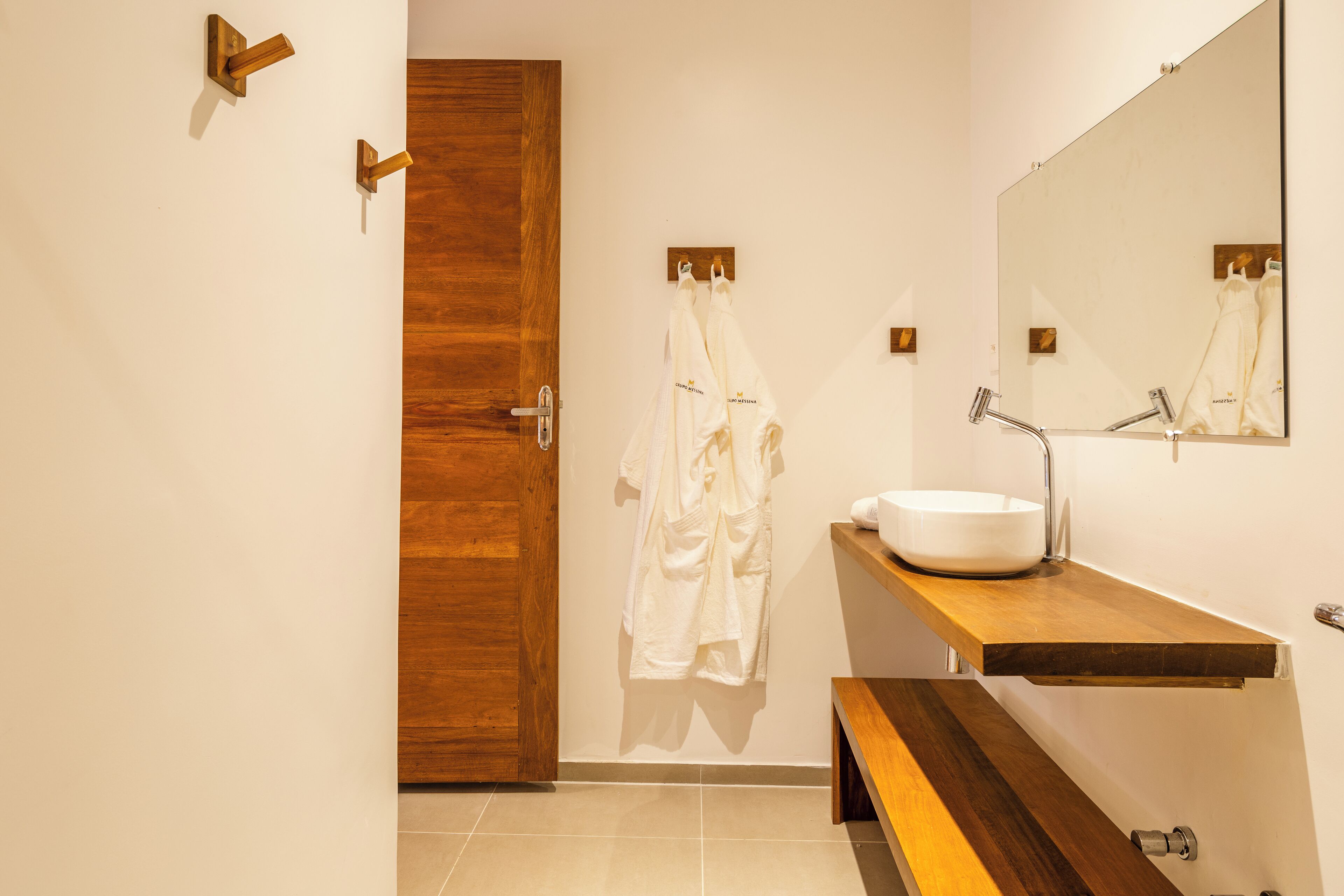 Superior Suite, Garden View | Bathroom