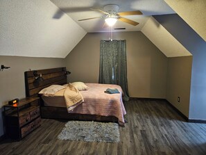 Silitysrauta/-lauta, Wi-Fi, vuodevaatteet