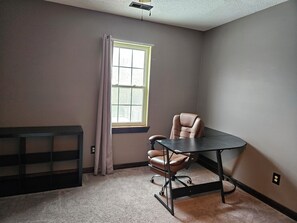 Interior - Lovely 3-bedroom 1 office house with AC in charming Jacksonville. (Jacksonville)