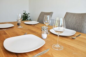 Dining - 3BR Stoke-on-Trent | Free Parking | Garden (Stoke-on-Trent)