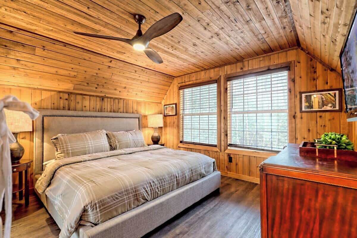 Desk, iron/ironing board, travel crib, WiFi