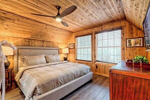 Desk, iron/ironing board, travel cot, WiFi - Cabin w/OutdoorKitchen+Firepit+HotTub-8mn to Helen (Sautee Nacoochee)