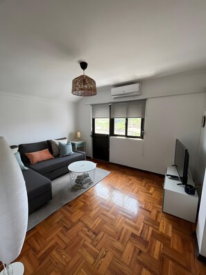 TV - Lisbon Nearby. Surrounded by Nature. Beach Always. (Trafaria)