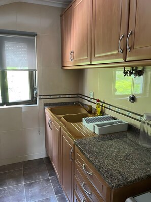 Fridge, microwave, oven, stovetop - Lisbon Nearby. Surrounded by Nature. Beach Always. (Trafaria)