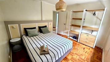 Iron/ironing board, WiFi, bed sheets