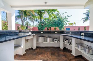 Property grounds - Mansion for up to 28 people on Pernambuco Beach - 350m from the sea - air conditioning (Guarujá)