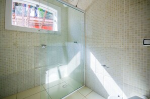 Hair dryer, toilet paper - Mansion for up to 28 people on Pernambuco Beach - 350m from the sea - air conditioning (Guarujá)