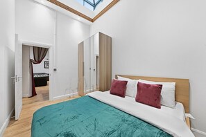 4 chambres, bureau, Wi-Fi, draps fournis