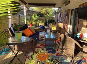 Outdoor dining - Here’s your stay for the Kentucky Derby!  3-bedroom house in the Derby City! (Louisville)