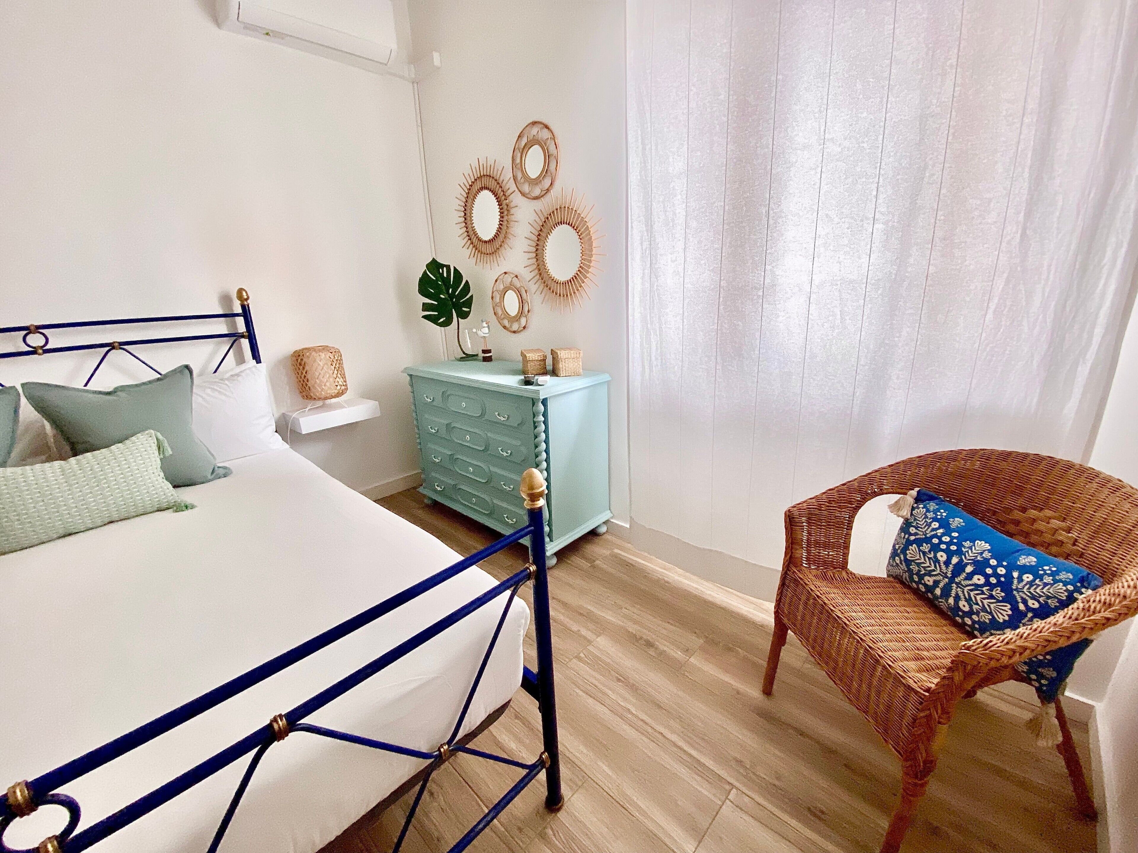 3 bedrooms, iron/ironing board, WiFi, bed sheets