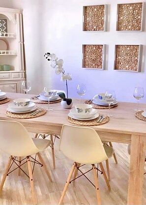 Dining - Holiday Home 'Caíque – Charming Stay in Olhão' with Private Terrace, Wi-Fi & Air Conditioning (Olhão)