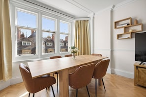 Dining - Elegant Mayfair Flat with City Views (London)
