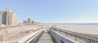 10BED/2.5 BA Bartram Beach Retreat