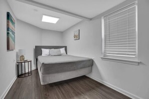 Iron/ironing board, WiFi, bed sheets - 10BED/2.5 BA Bartram Beach Retreat (Atlantic City)